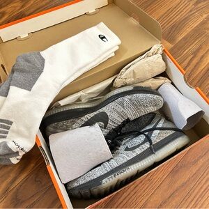 Nike Zoom All Out Flyknit - Size US 9.5 Men + TWO FREE Socks